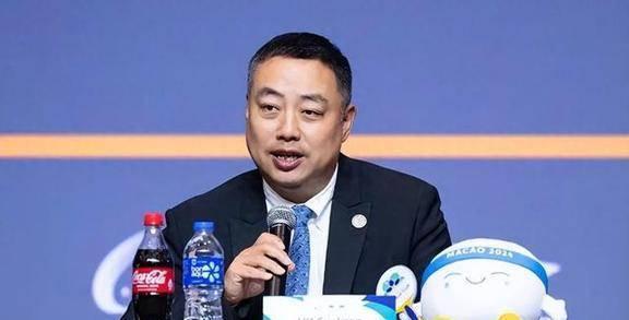 正式退出！36年职业生涯收官
1976年出生的刘国梁，今年刚满49岁，按说正是男