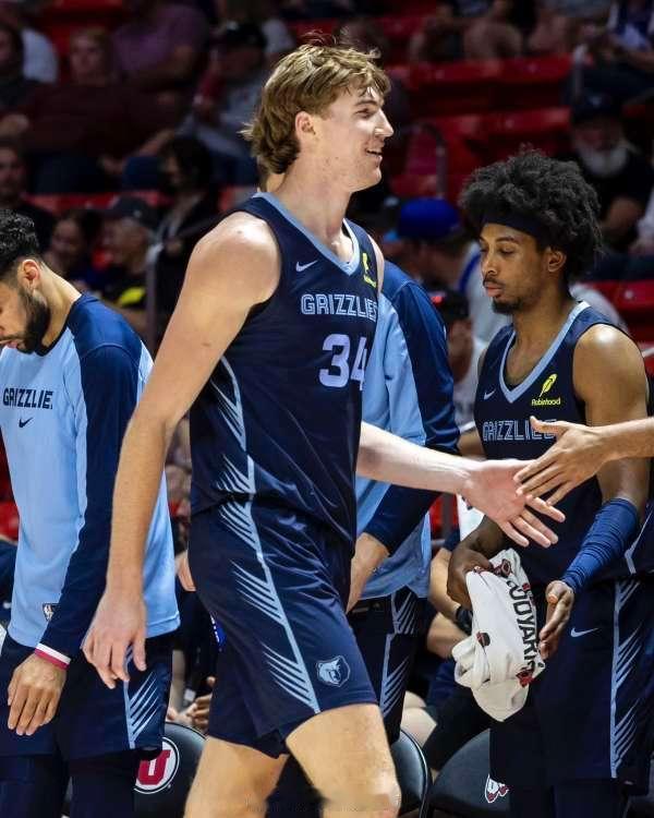 选秀媒体DraftExpress的球探总监Jon Chepkevich报道，劳森