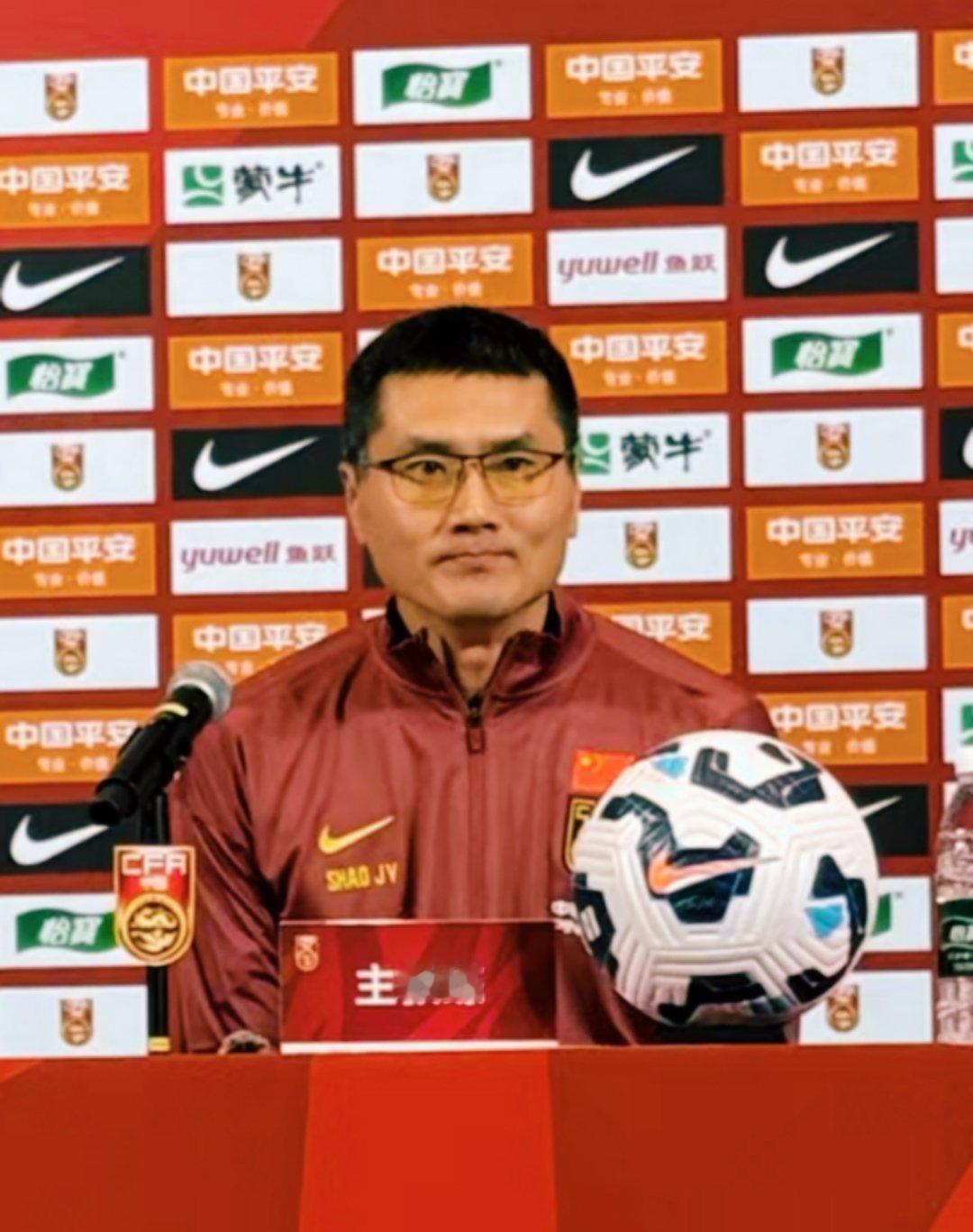 邵佳一戴的是近视镜还是老花镜？ 