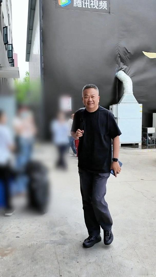内娱顶级老吃家又来长沙团建了 去年看一饭封神看到别人吃大厨做的饭，我对着屏幕流口