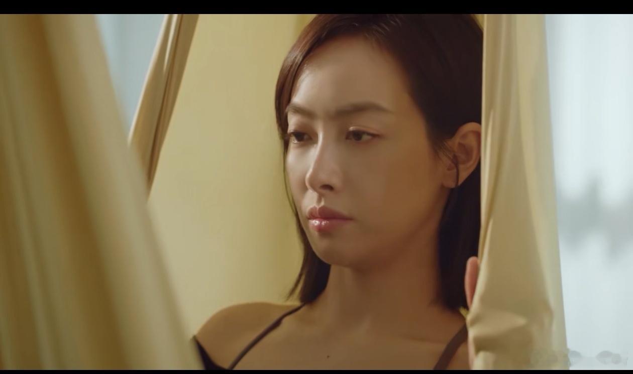 #第一次见男主把女主吊起来哄睡#：像这样吊着睡觉，真的对身体很有好处吗？不怕脊椎
