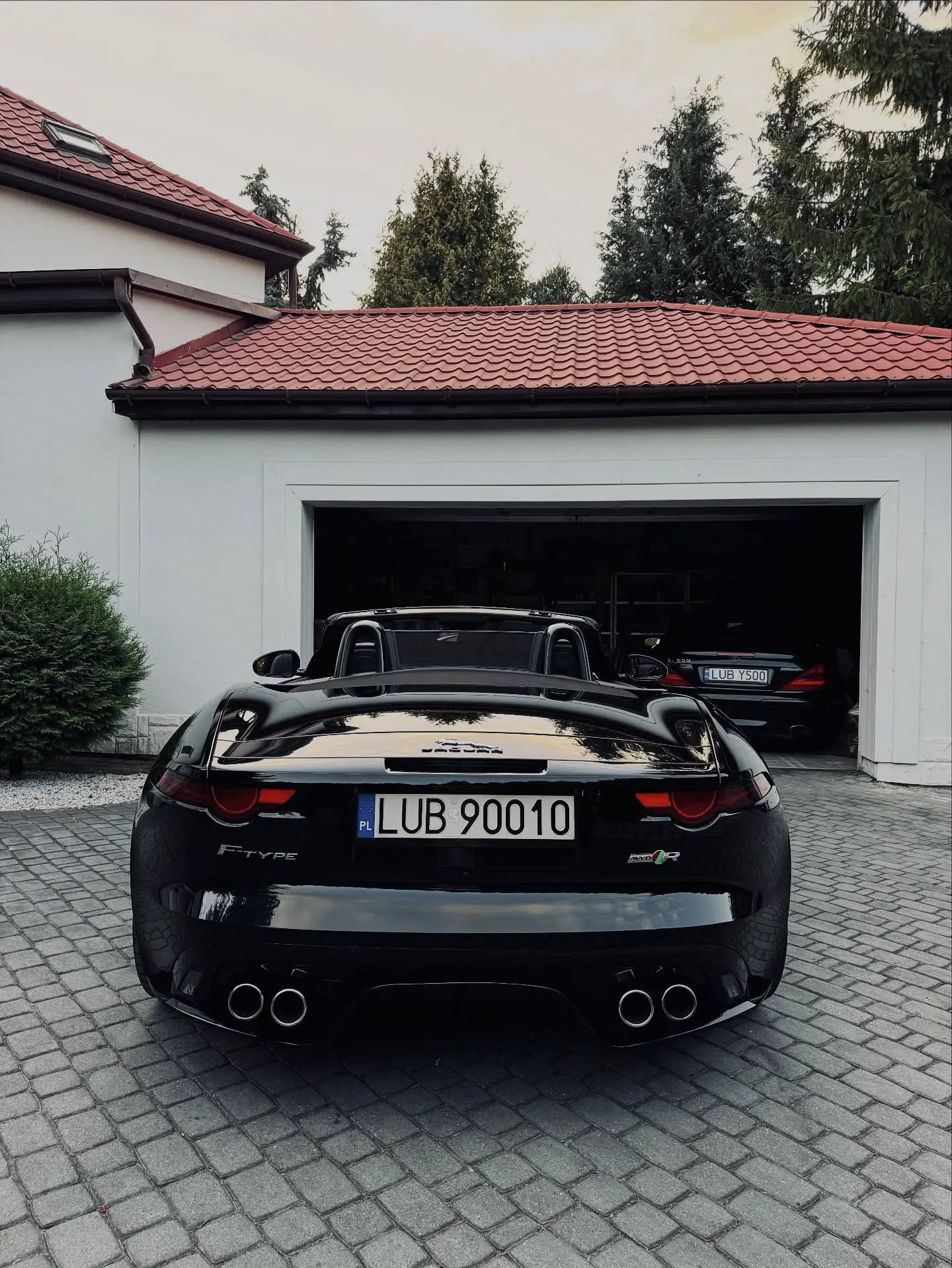 Black Jaguar FtypeR.