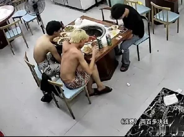 如果你的店里有年轻人结伴就餐，其实多留个心眼总没错，浙江温州就出了这么一件事。