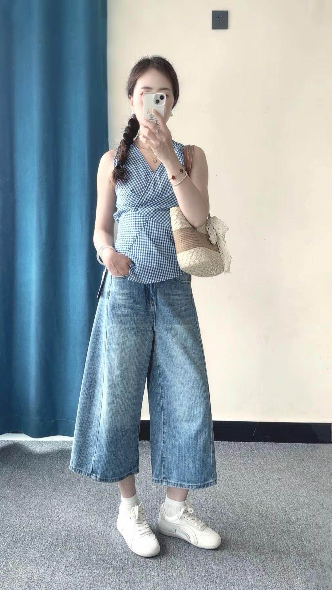 姐妹 英子家格子小衫搭八分裤行不行？英子家女装格子上衣不挑个子的穿搭
