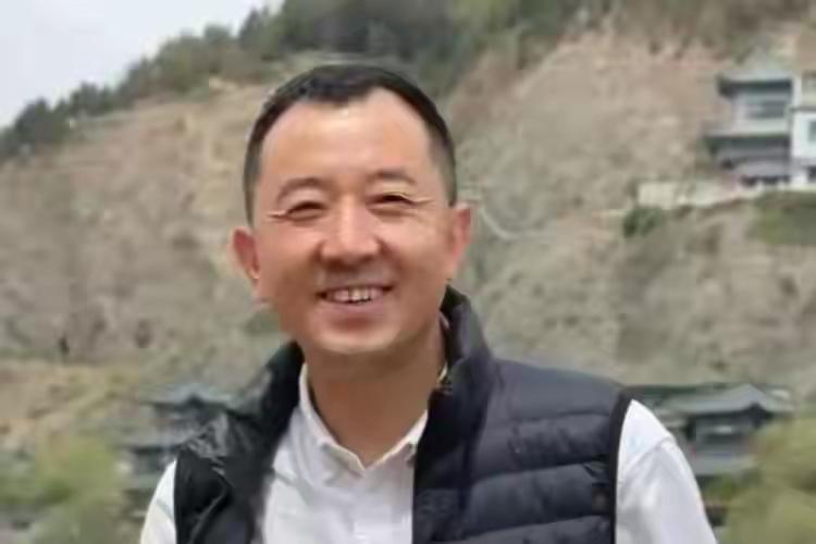 70万确实有些太多了，和普通老百姓的认知有些不一样，即使公益机构不能是苦行僧，但