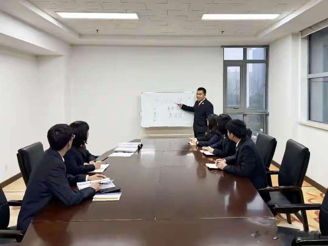 江苏这起公司“内鬼”偷卖相片纸事件太离谱了！江苏省丹阳市某企业的员工刘某、李某、