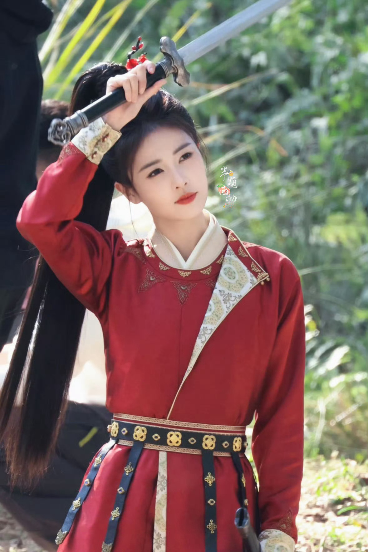 什么时候能让我看看唐宫奇案的新物料啊！白鹿演的李佩仪好帅啊！李佩仪不要骑马，骑…