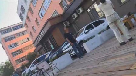 睡车里也要钱？！新疆自驾，3人深夜赶到酒店，房源紧张仅剩一间客房，两名女伴没地方