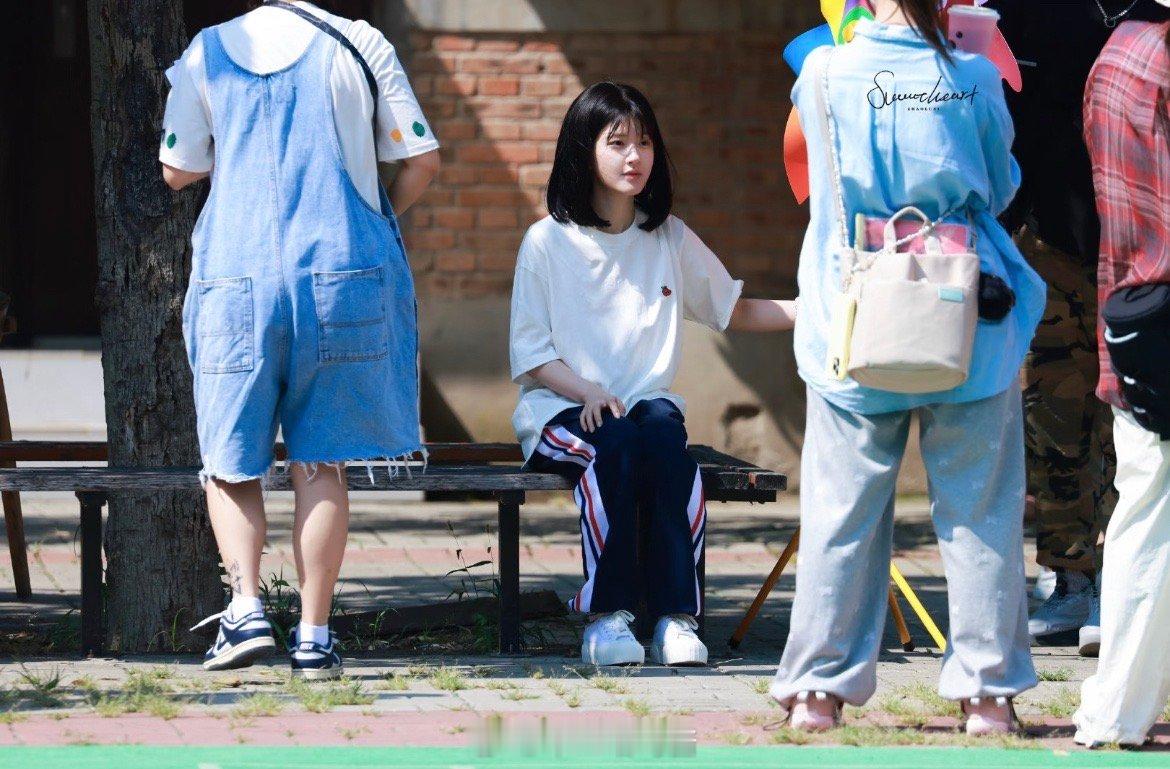 许我耀眼快播！！超级无敌期待许妍宝宝 ​​​