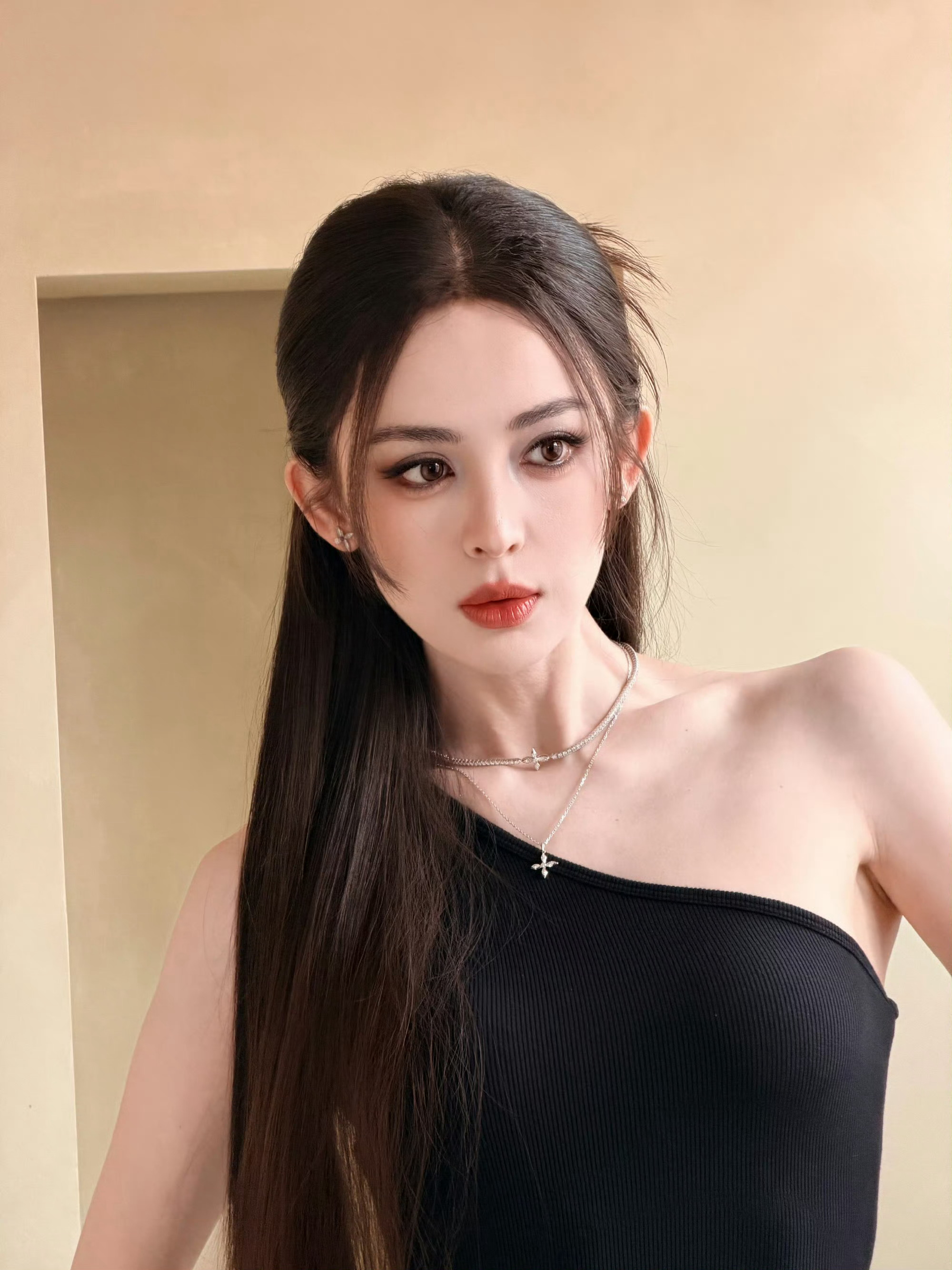 娜扎超话[超话]      太欲了，发射发射＞＞＞💕💕💕娜扎鸡毛毽子头