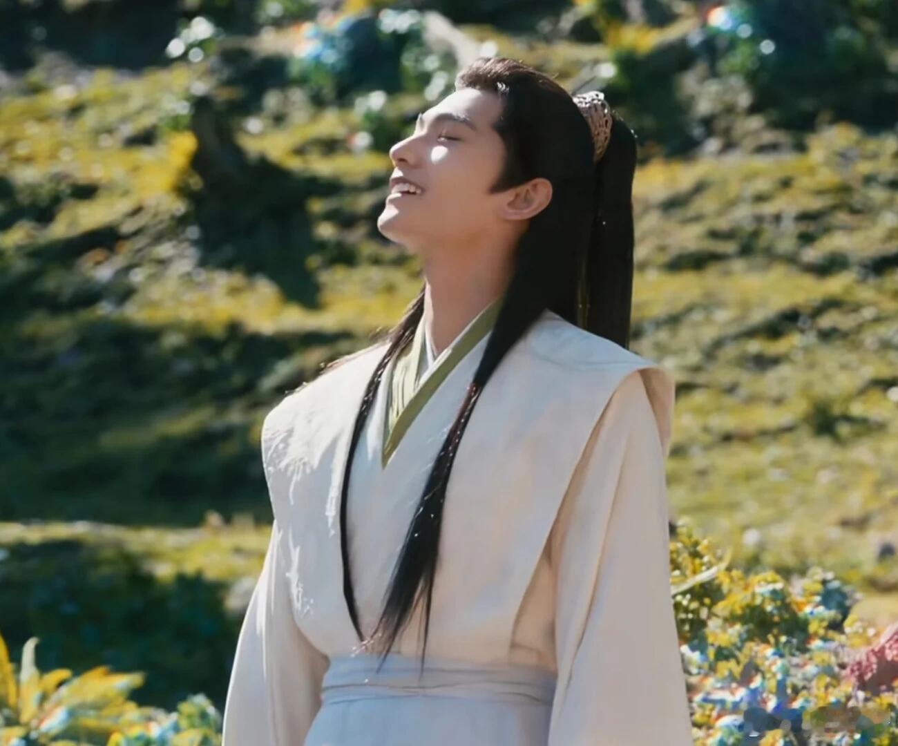 在《凡人修仙传》里，乡村少年韩立的修仙路精彩纷呈。杨洋与金晨的高颜值组合，加上贾