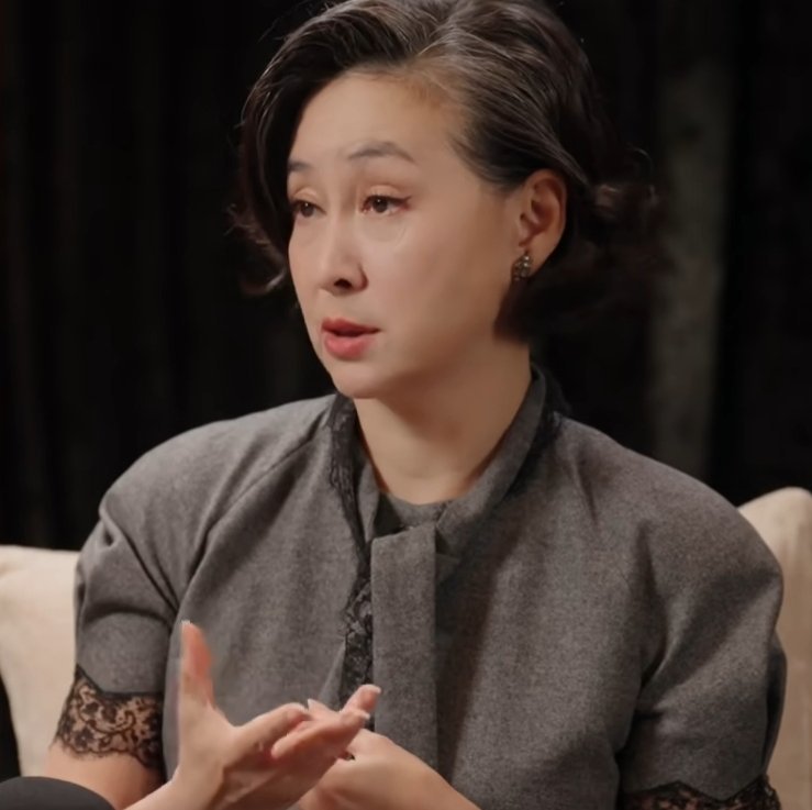 章泽天采访 没有一个菜入味 微表情看奶茶是嫉妒何超琼嫉妒疯了。首先这次真不能全部