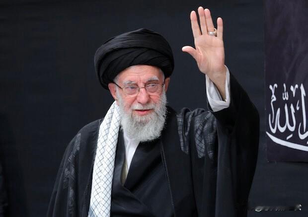 哈梅内伊都敢出来参加公开纪念活动，看来局势也没那么糟糕！
就在哈梅内伊公开现身的