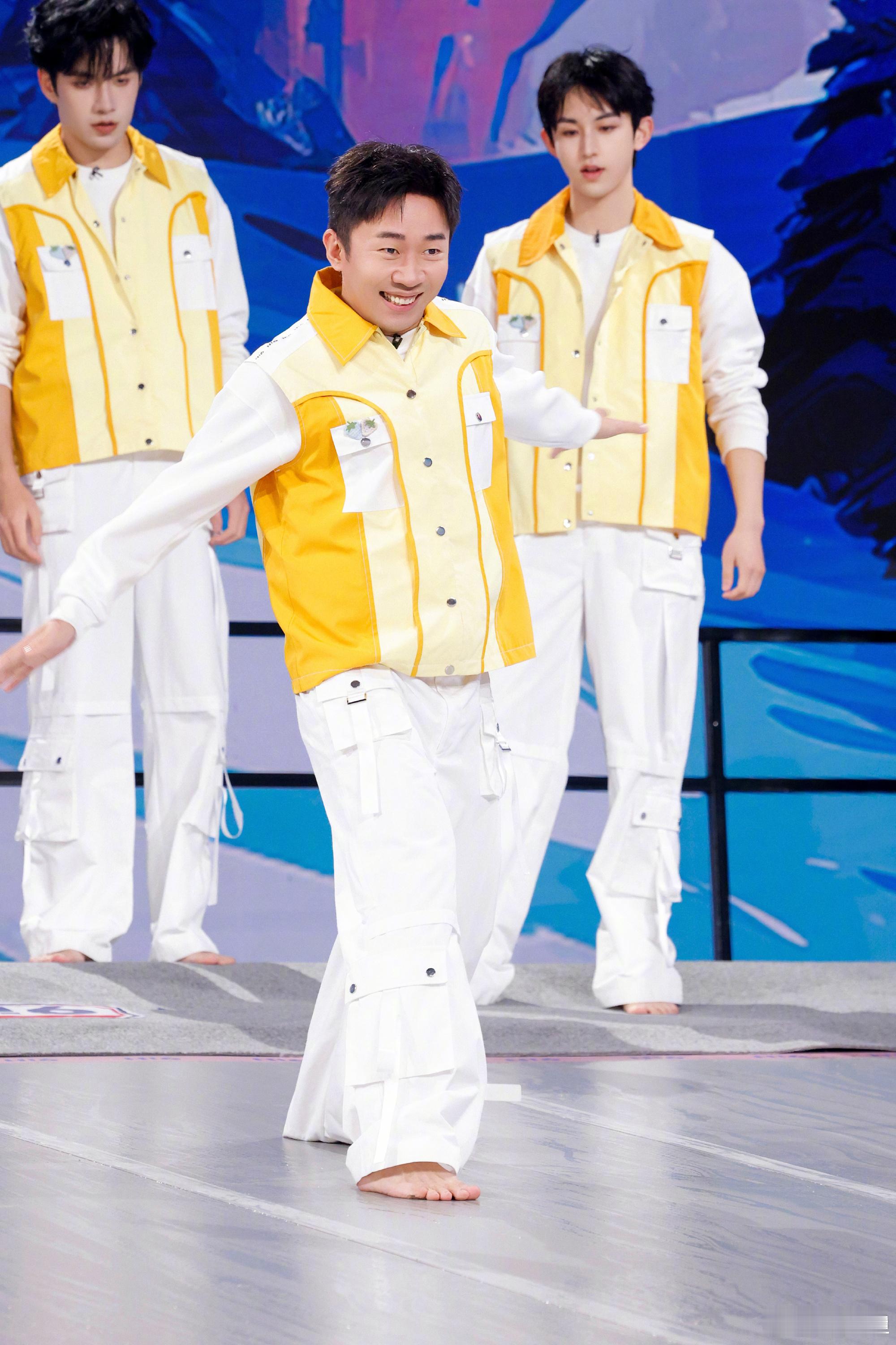 杨迪晒和网友的聊天记录 本来只是随手刷到，结果被杨迪和网友的聊天记录圈粉了，全程