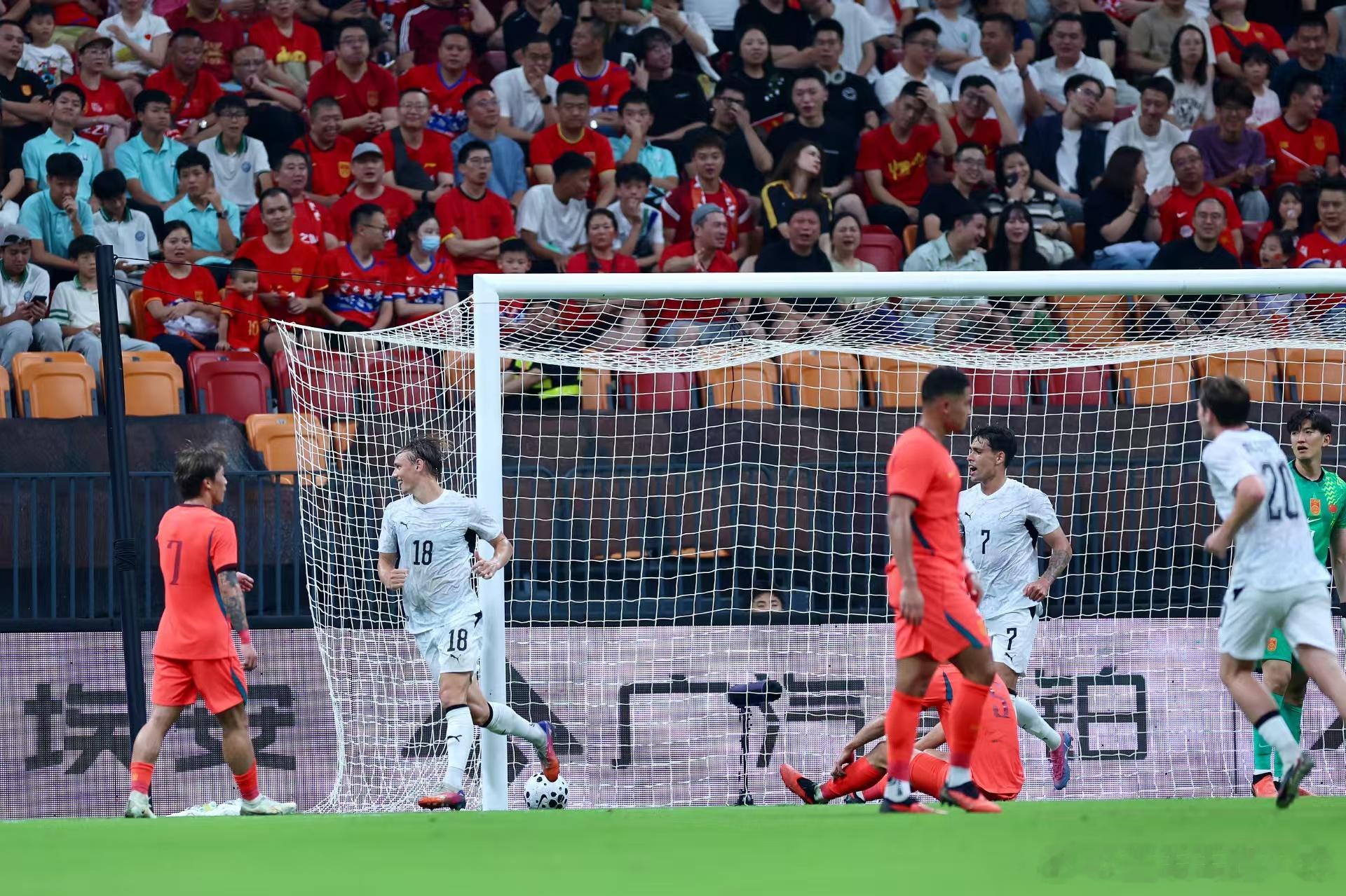 ⚽中国之队锦标赛重庆赛，国足0‑3完败新西兰！邵佳一挂帅之后再度迎来一场失利，全