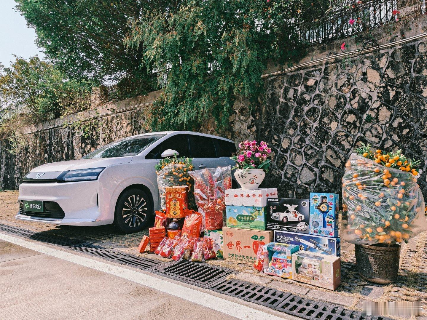 只有一个月就过年了，必须热热闹闹起来发家致富小秘诀，去批发市场批发对联到小区去卖