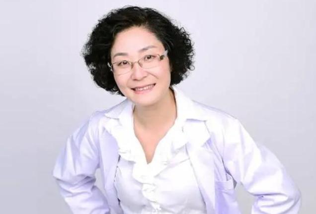 中医教授韩学杰因为公开说明自己不带外籍学生，而被指责没有气度，但是当她说出真相后