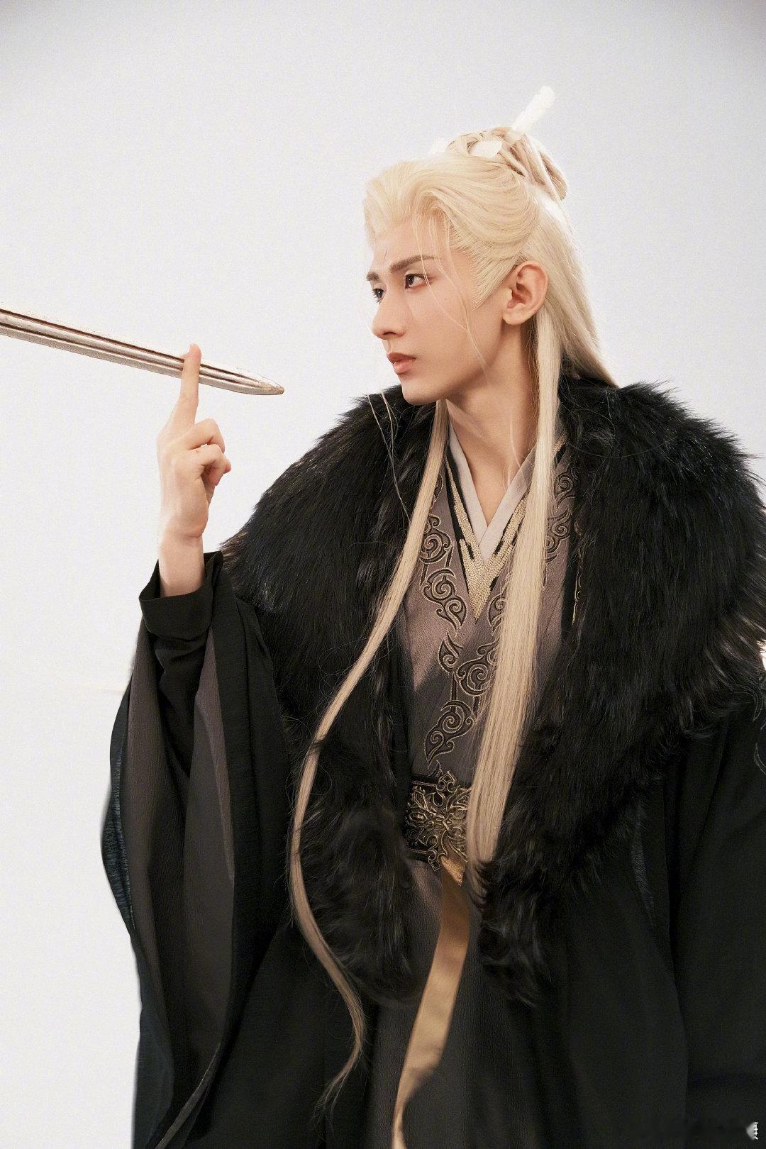 成毅回应萧秋水魔童人设成毅也知道丝瓜汤梗 成毅这次在🐧厂的活动真的是全程撒娇败