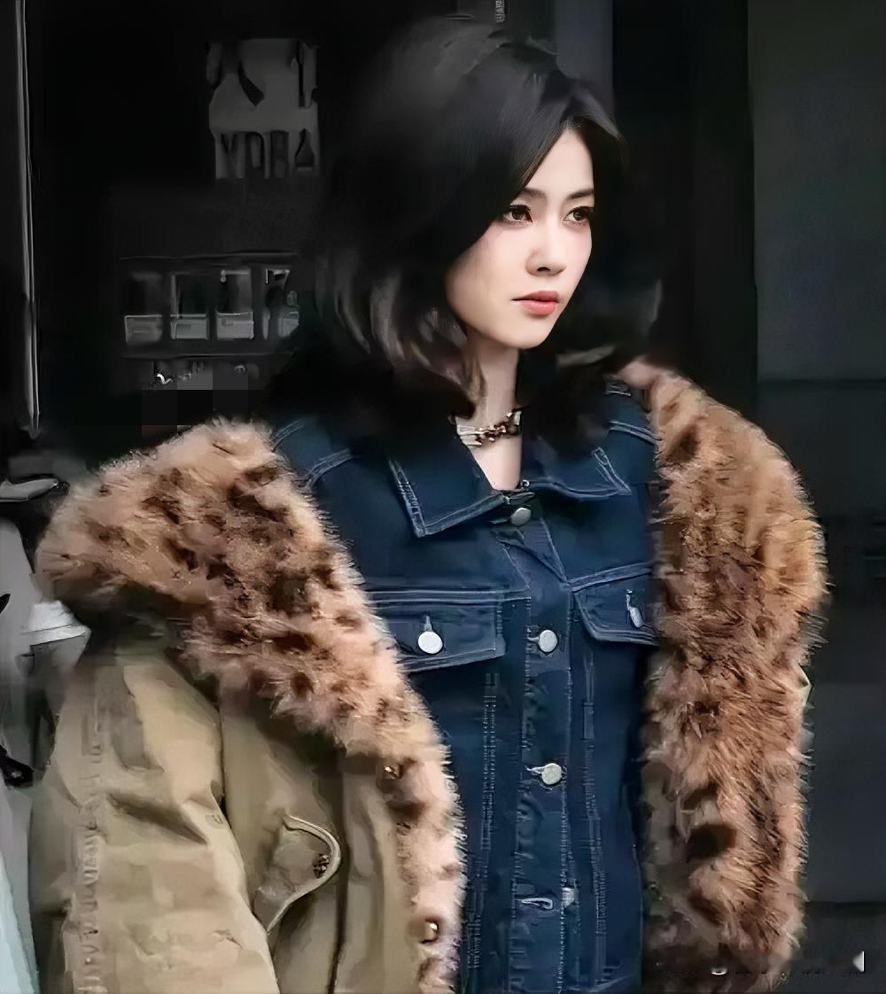 白鹿锁骨发新造型，美出新高度！

白鹿又美出新境界啦！近日她解锁锁骨发新造型，一