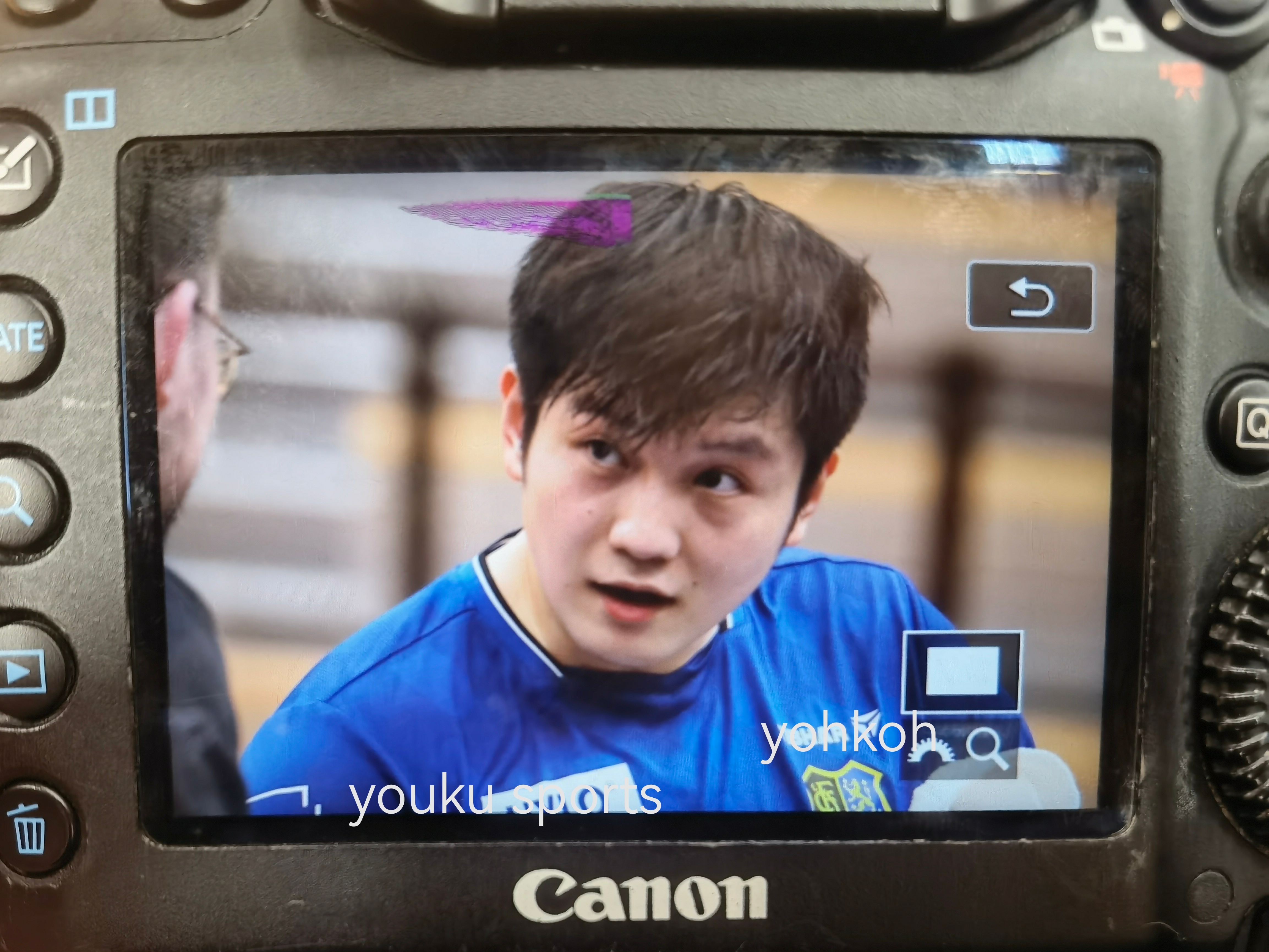 樊振东樊振东德甲德甲乒乓球联赛 说话会认真盯着对方眼睛的乖乖