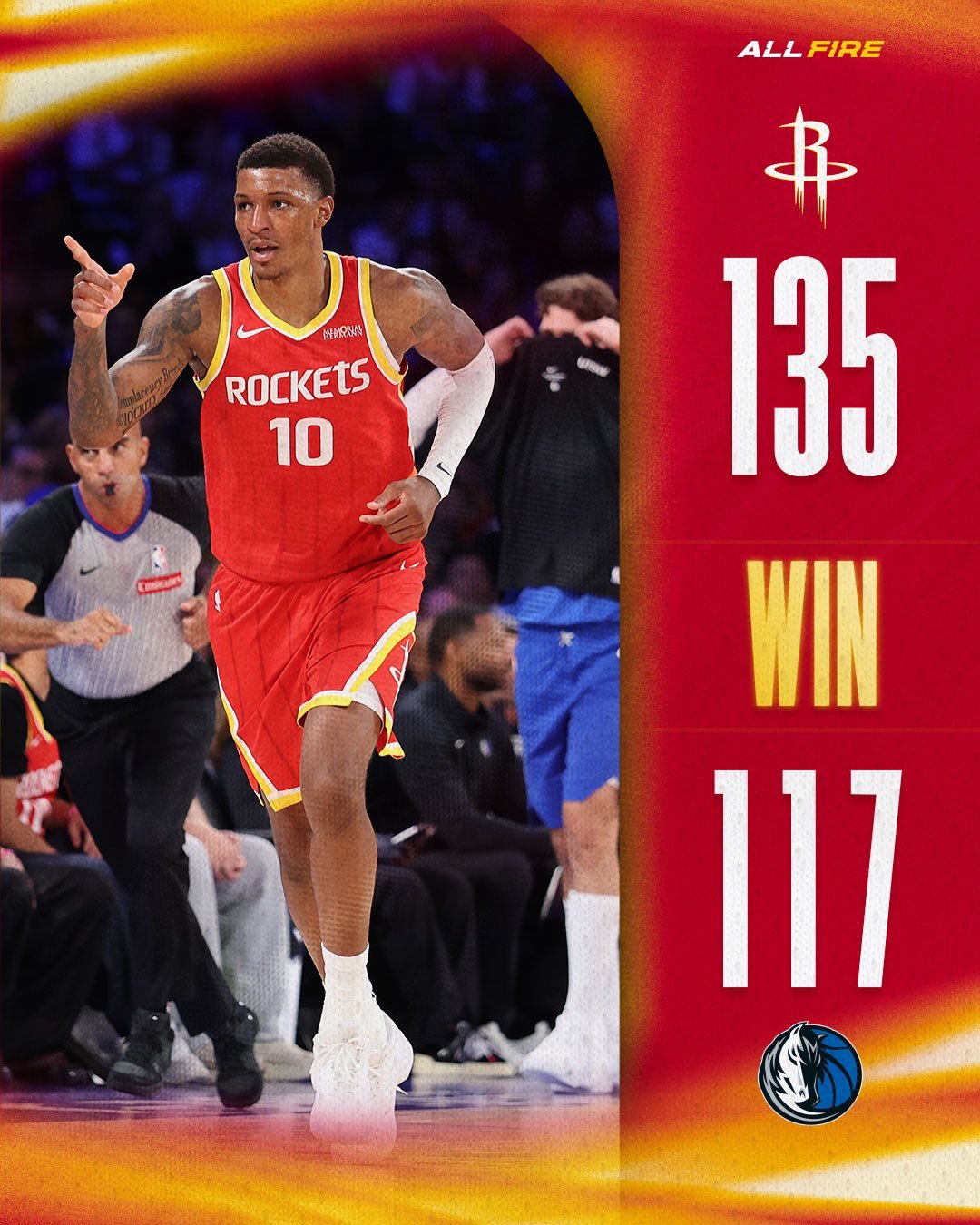 全场结束！火箭拿下季前赛首胜！火箭135-117独行侠！！！火箭方面7人得分上双