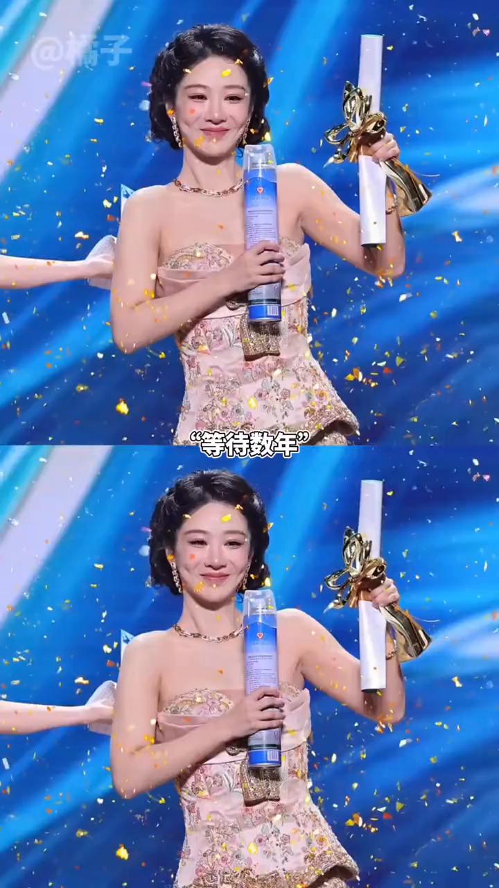 等待数年，终得玉兰花开。让我们恭喜这个杨紫，凭借《生命树》斩获白玉兰最佳女主角。