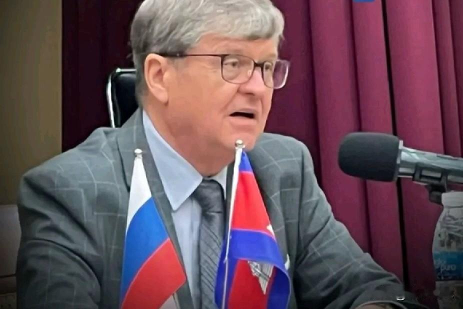 突发新闻：俄罗斯驻柬埔寨大使：没有信息表明在泰国对柬埔寨的战争中，有俄罗斯人作为