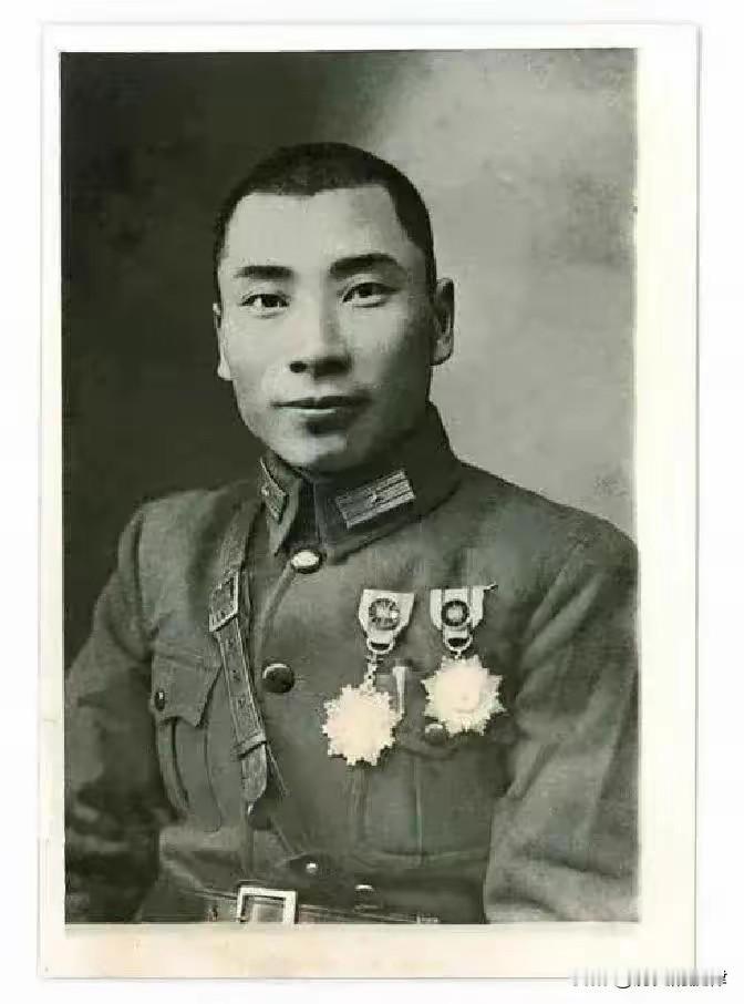 1947年军界惊险一幕！爱将战败被判枪决，汤恩伯硬刚蒋介石死保到底
 
民国末年