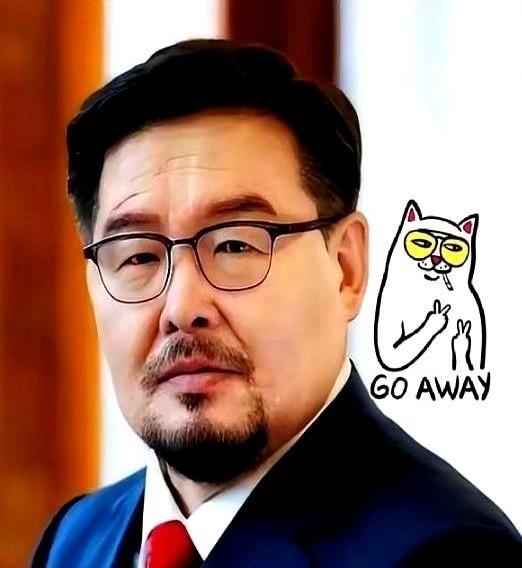 蒙古国总理赞登沙特尔，下台了。人走之前，对着议会扔下一句话：“我辞职，是因为我把