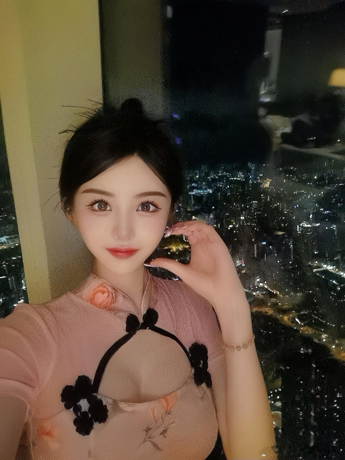 有时候抬头看看天空 跟十八岁的时候也没什么区别～[月亮]  ​​​