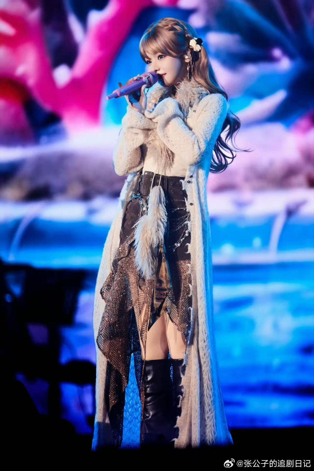 黄霄雲的吻痕申请出战看完直接被黄霄雲圈粉！舞台状态拉满，线条利落又有灵气，甜飒融