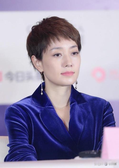 历经风波归于平淡！文章低调恋爱三年，沉淀过后更懂珍惜✨
 
文章和女友凤莉不知不