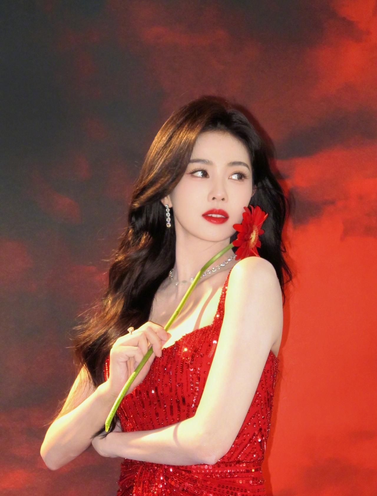 bl白鹿真的好大方 bl白鹿把对父母的爱带上春晚倒计时 

“我想说我会爱你多一