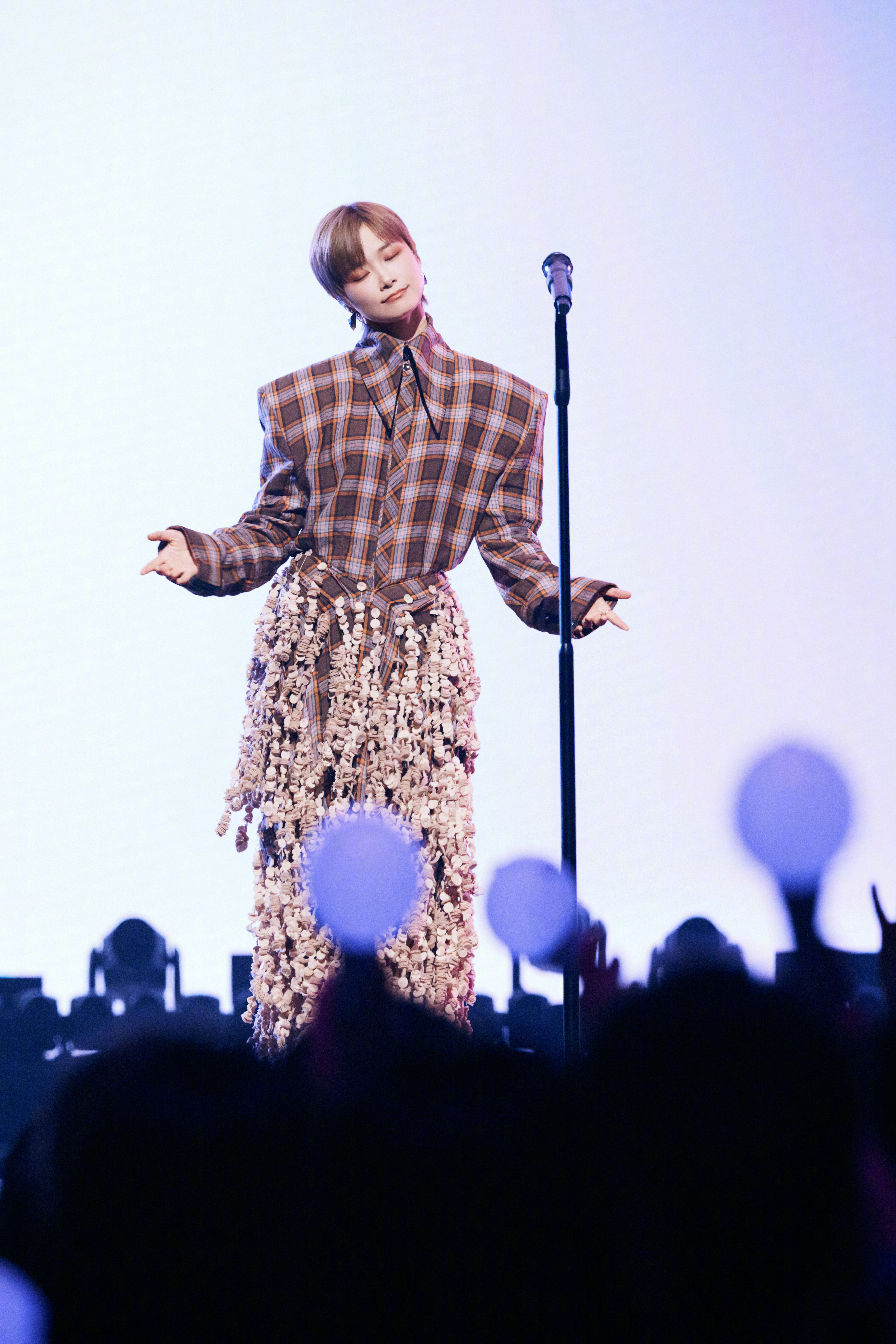 李宇春武汉演唱会李宇春时隔14年武汉开演唱会✨精心打磨舞台视听效果，灯光舞美氛围