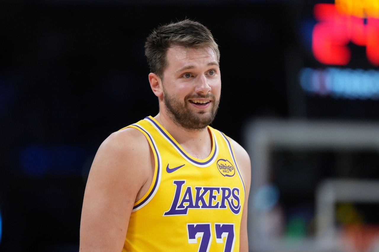 今日NBA官方宣布，经联盟办公室审查，撤销湖人球星东契奇和魔术球员比塔泽在昨日对