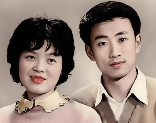 1977年，知青刘小勇考上大学。临走前夜，17岁王爱娟含泪解开衣扣：“小勇哥，你