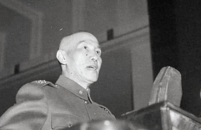 1949年，蒋介石败退台湾后，几十万国民党溃兵要结婚，哪知蒋介石大怒：我看谁敢结