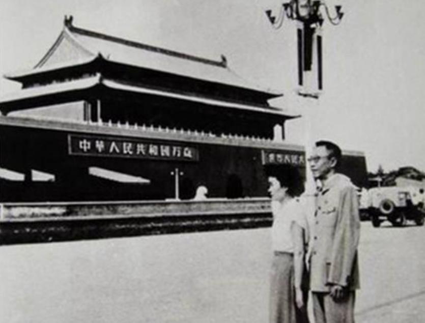 1959年，溥仪受到毛主席特赦后重访故宫，感慨回家竟需要购买门票，这合理吗？
1
