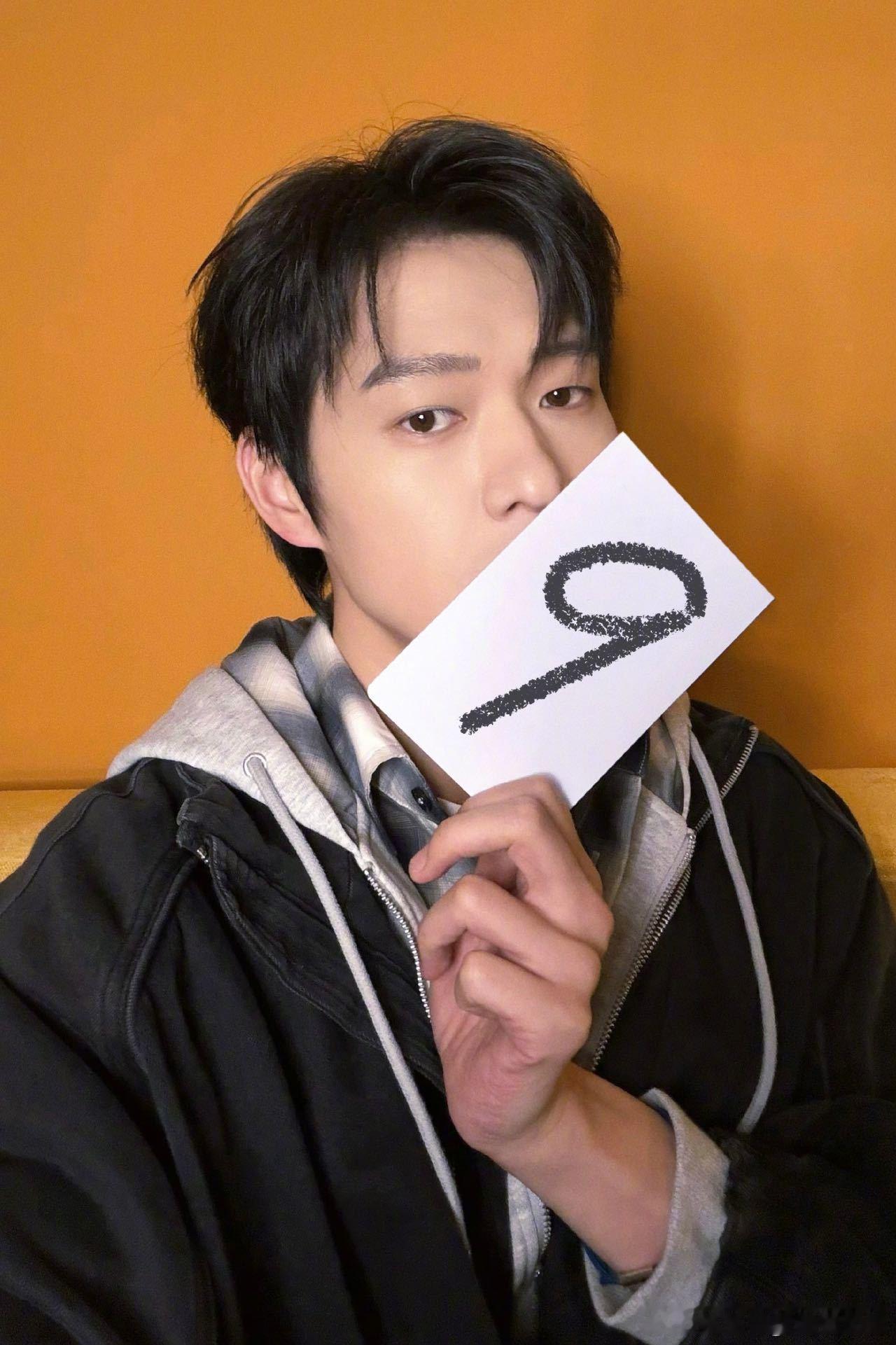 魏大勋没少看小说吧大侦探 当大勋脱口而出“我不知道她有家”时，全场都懂了——这哥