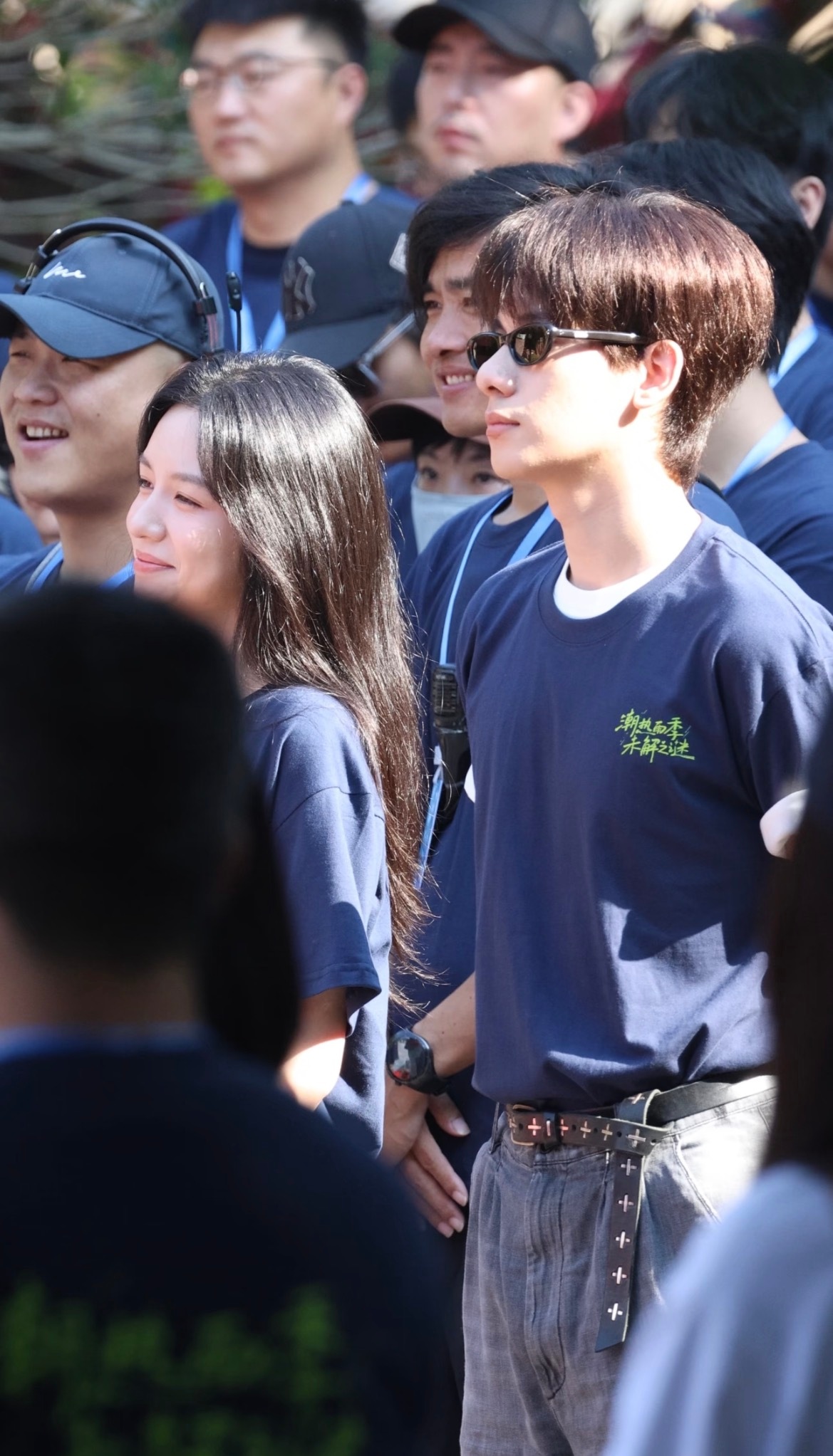 俩人的开机合照萌萌的呀周也胡先煦新剧开机红包是一沓彩票周也胡先煦新剧开机同框路透