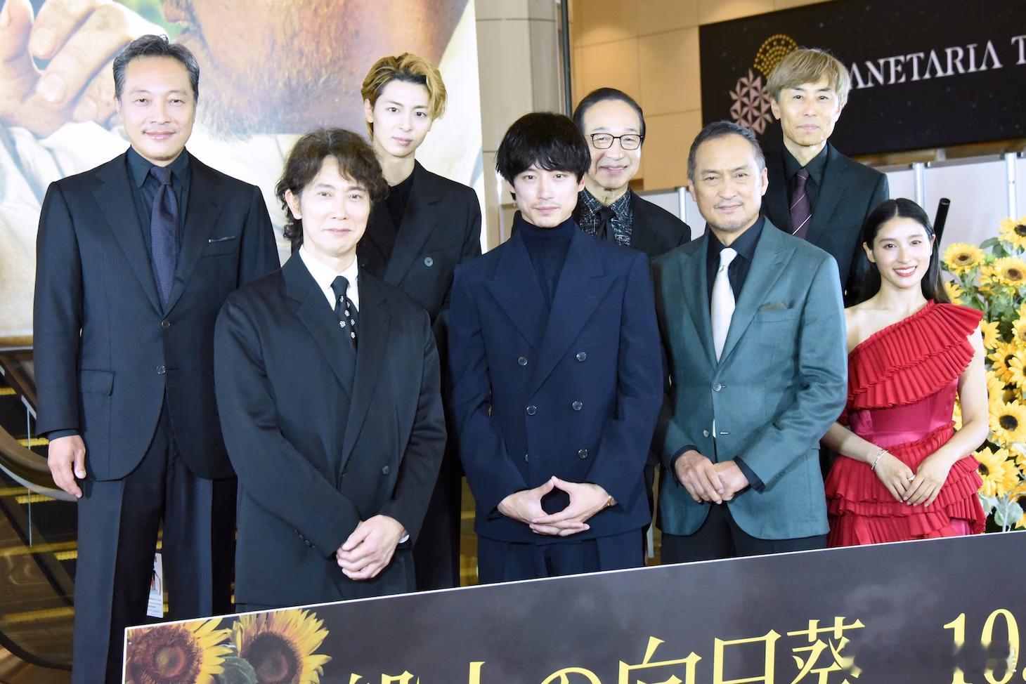 电影《盘上的向日葵》日本首映礼于10月16日举行，主演坂口健太郎、渡边谦、佐佐木