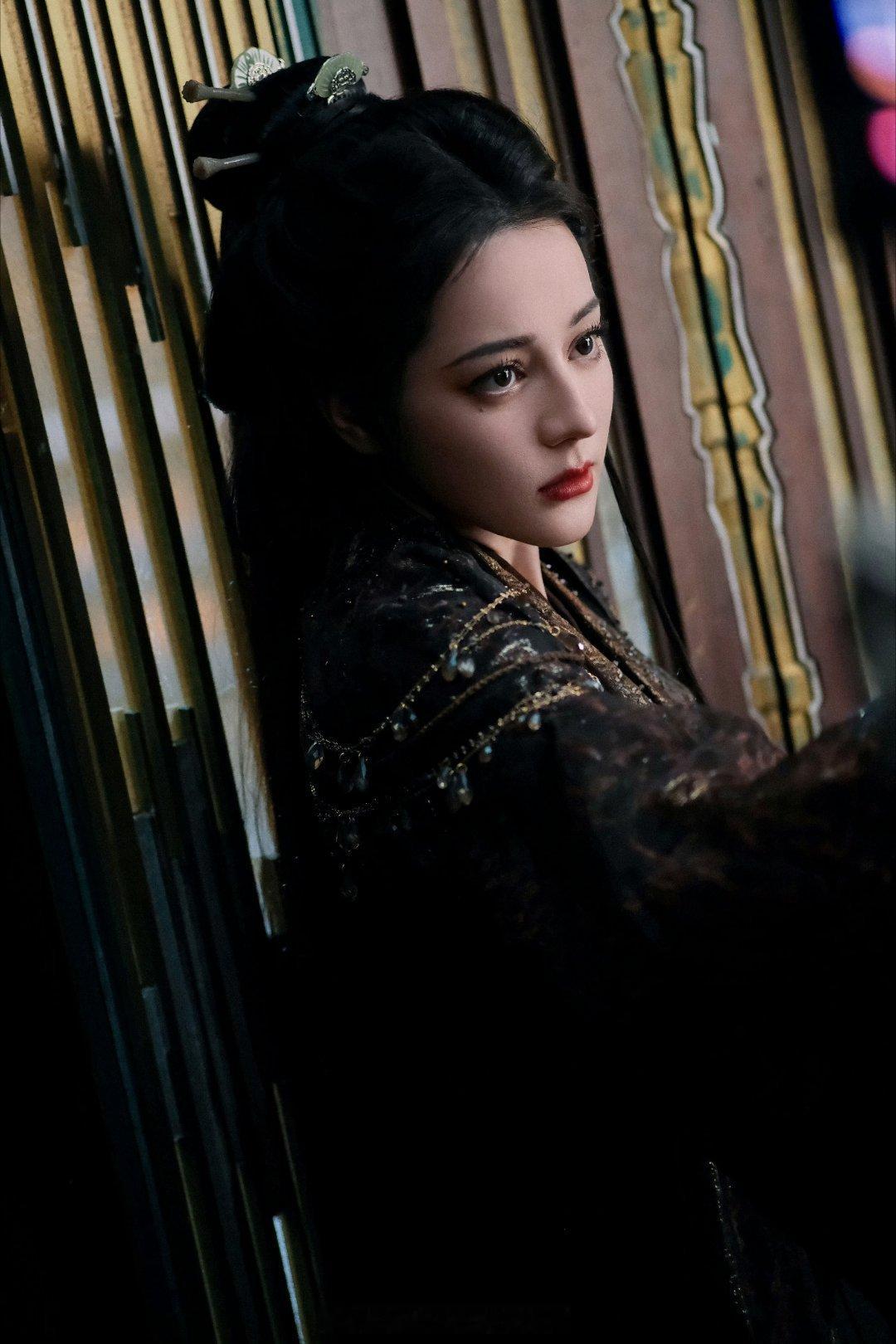 就这个十代最强归墟女帝贺思慕爽啊！此女又是剥命门又是1vn，不得不说这种真女强的