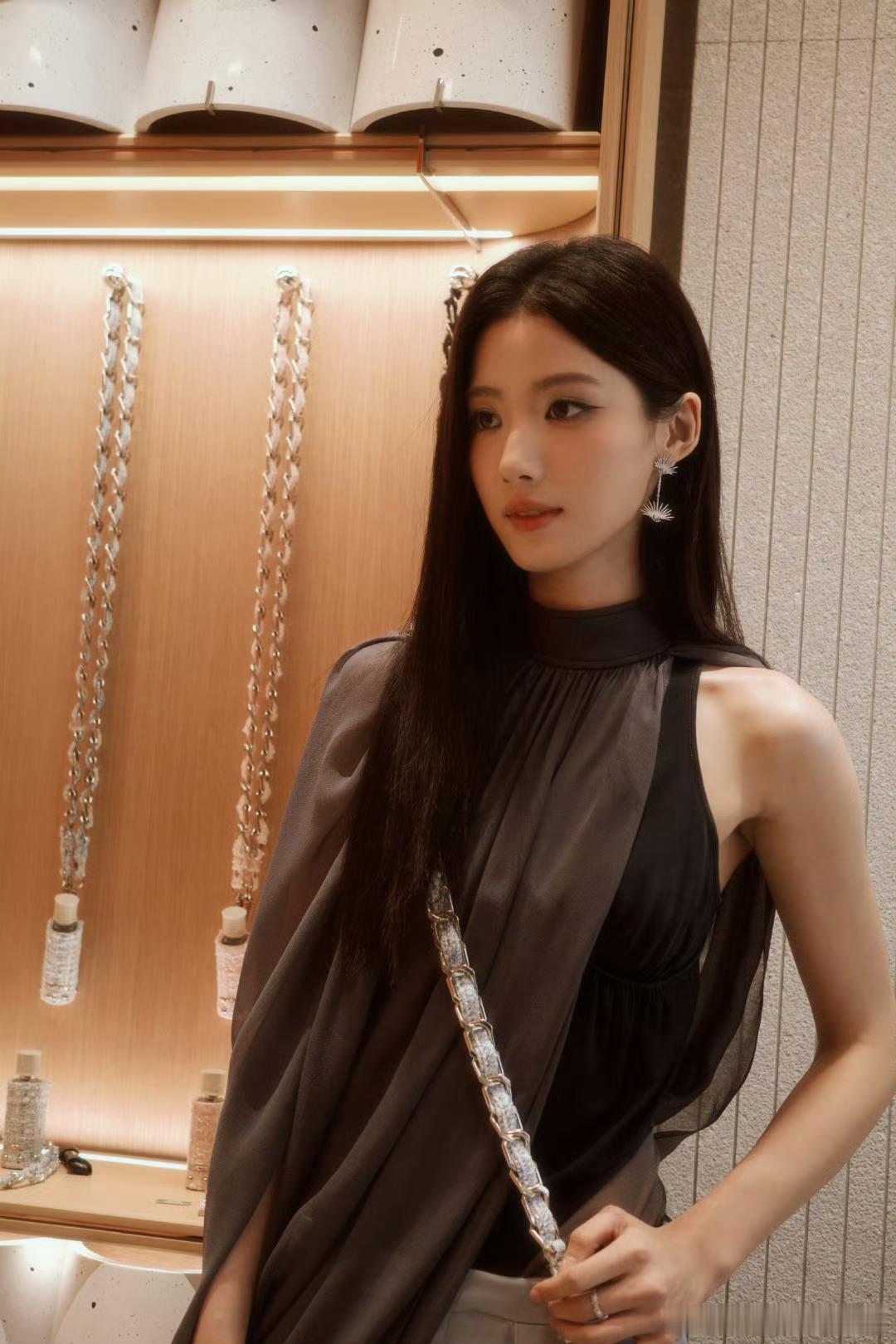 刘大锤否认爆料刘大锤否认爆料侯明昊卢昱晓恋爱 刘大锤否认爆料侯明昊卢昱晓恋爱，挺