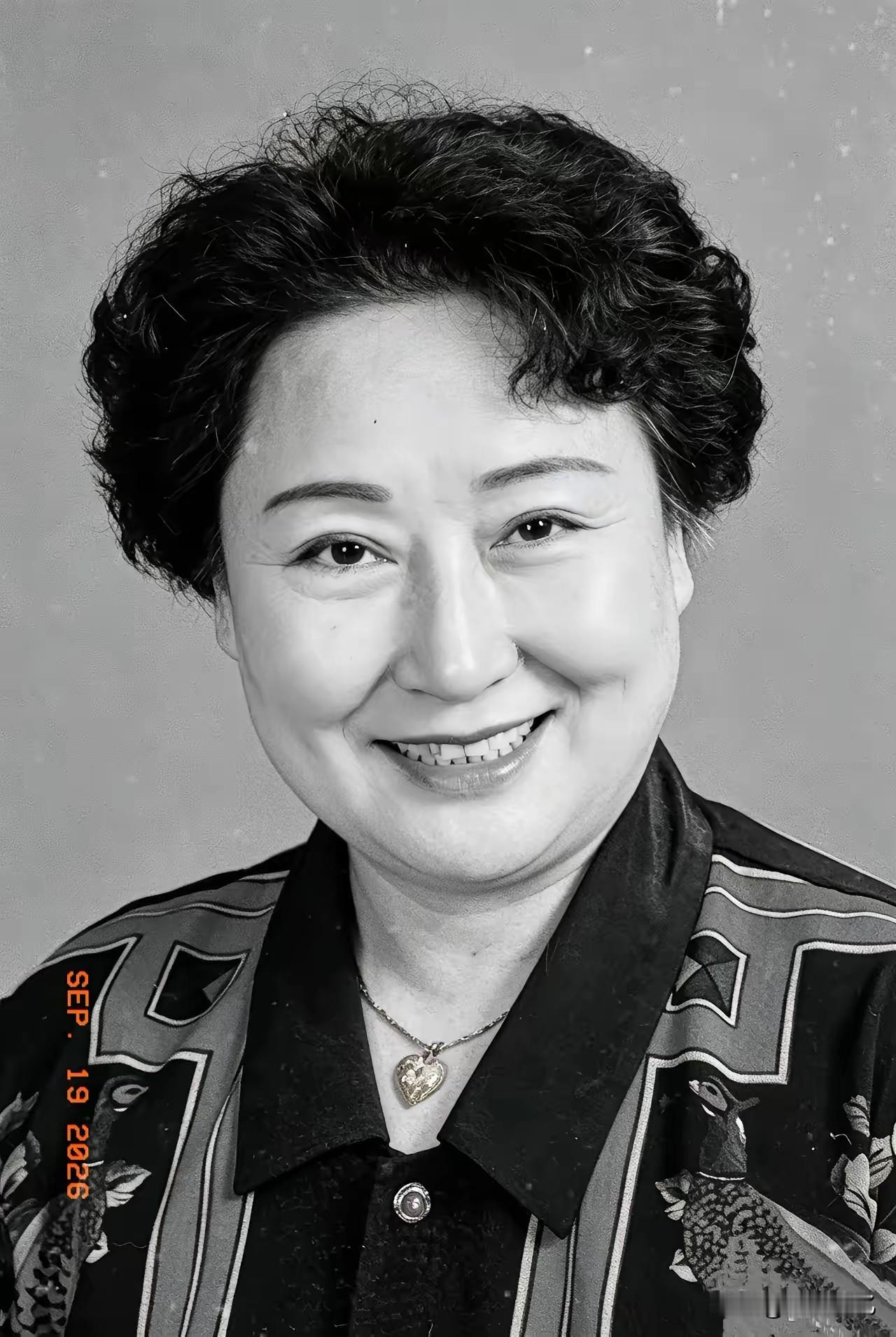 李爱琴去世了，
看到她的死因，我破防了，
她不是死于贫穷，而是因为我们谁都难以躲