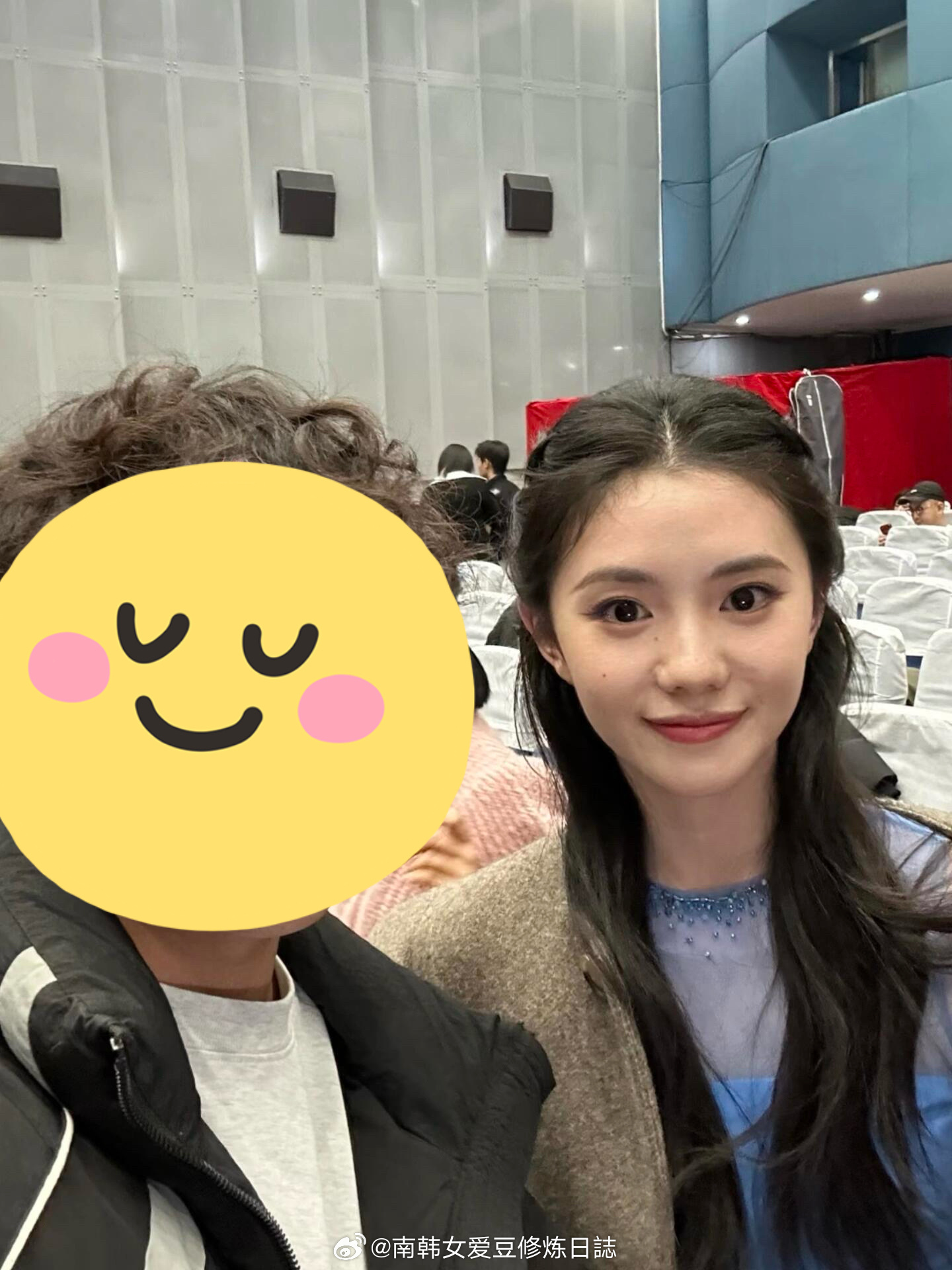 刘浩存和素人合影生图 