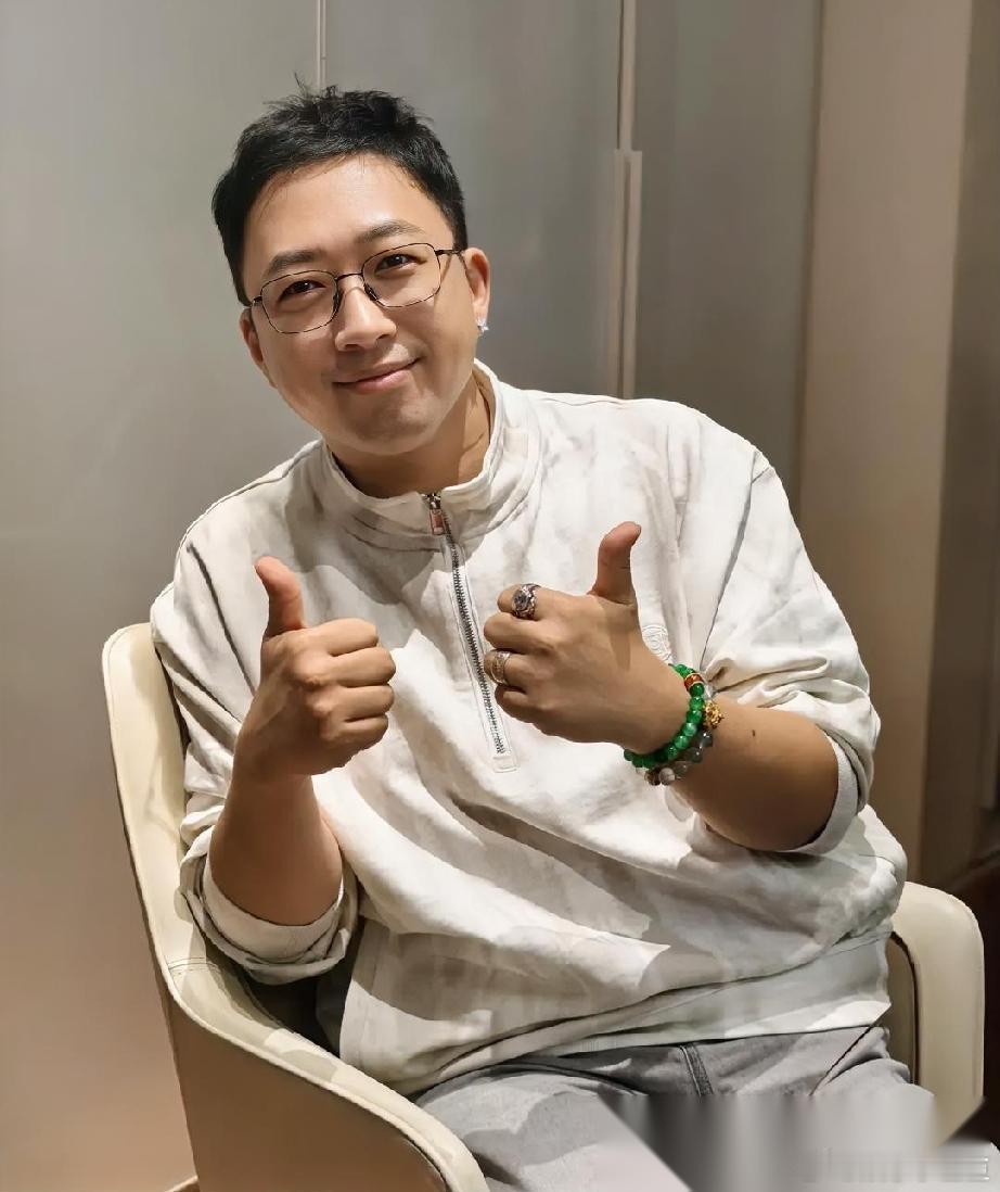 于正一句“什么乱七八糟的，别瞎传谣了”，直接把白鹿和欢娱的“分手戏”传言怼了回去
