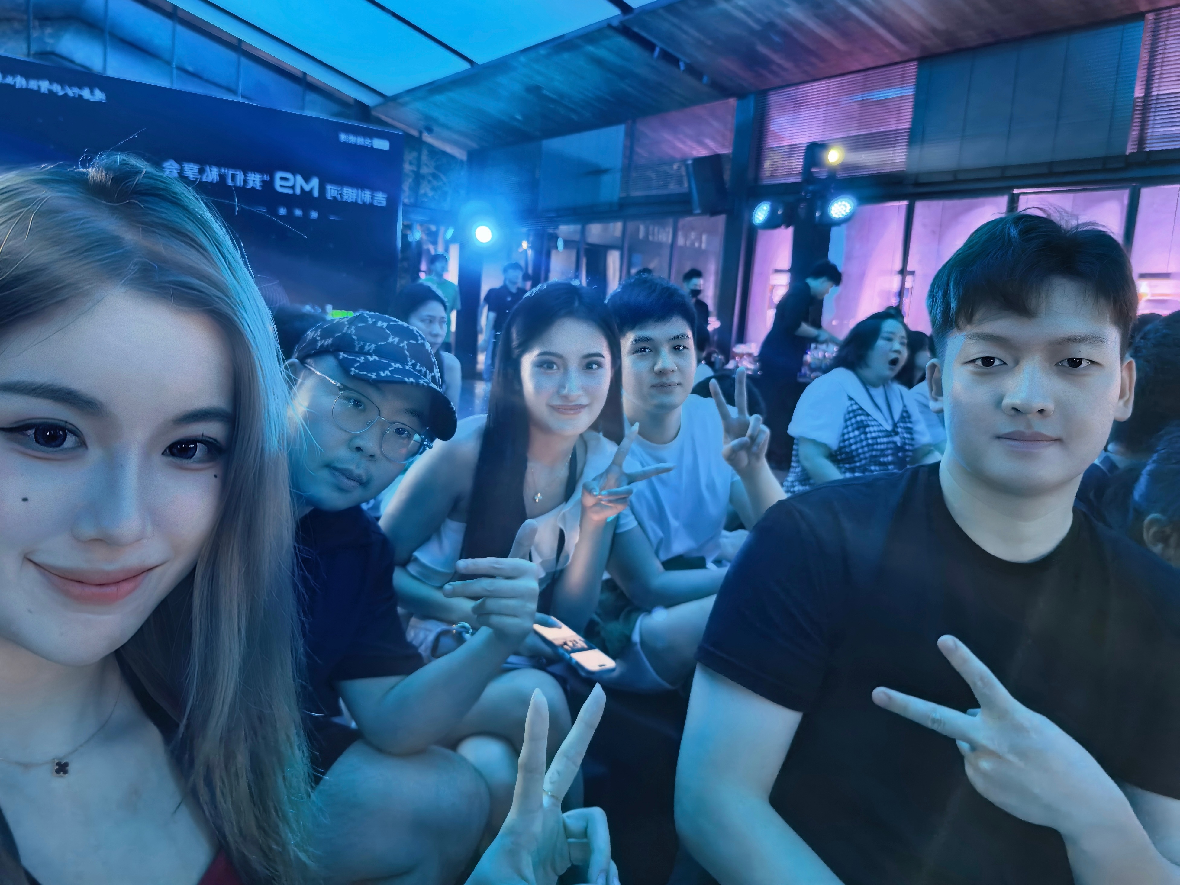 哈哈哈，生日月的第三天，闪现回杭州！来品鉴吉利银河M9，选址非常的典雅，而且我竟