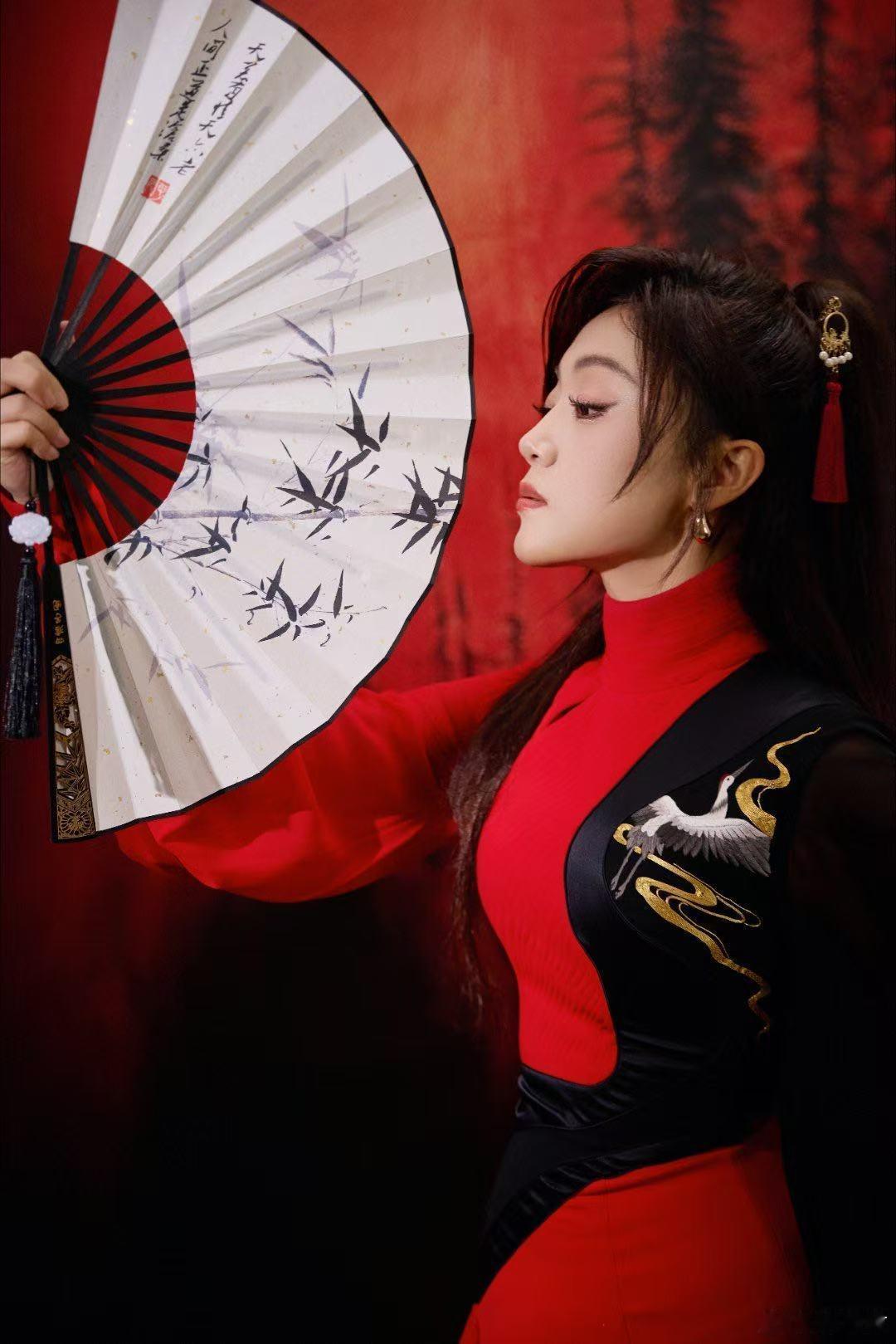 玖月奇迹王小玮官宣戛纳玖月奇迹王小玮新歌戛纳首秀 跳出流行小情小爱，专注家国与英