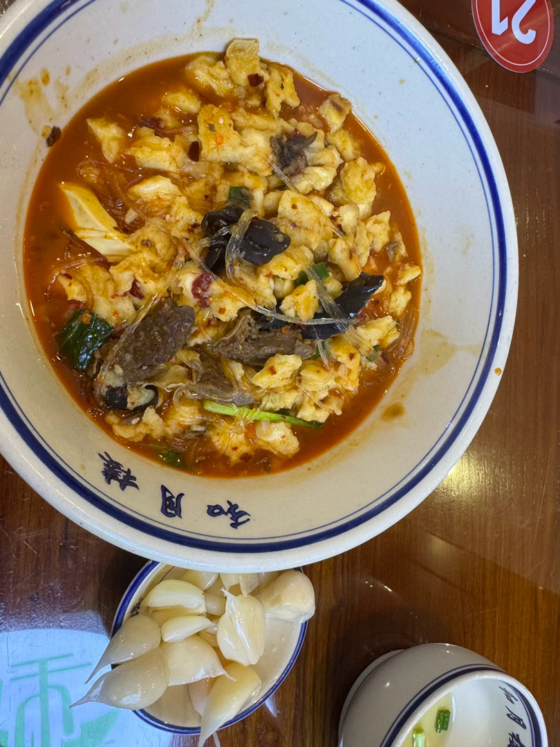 不想做饭的一天，来吃个牛肉小炒，谁还没吃过西安泡沫小炒，这家味道还不错量也可以，