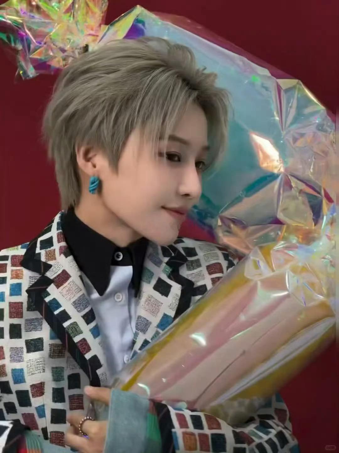 人真的可以做到又帅又美，比如刘雨昕 